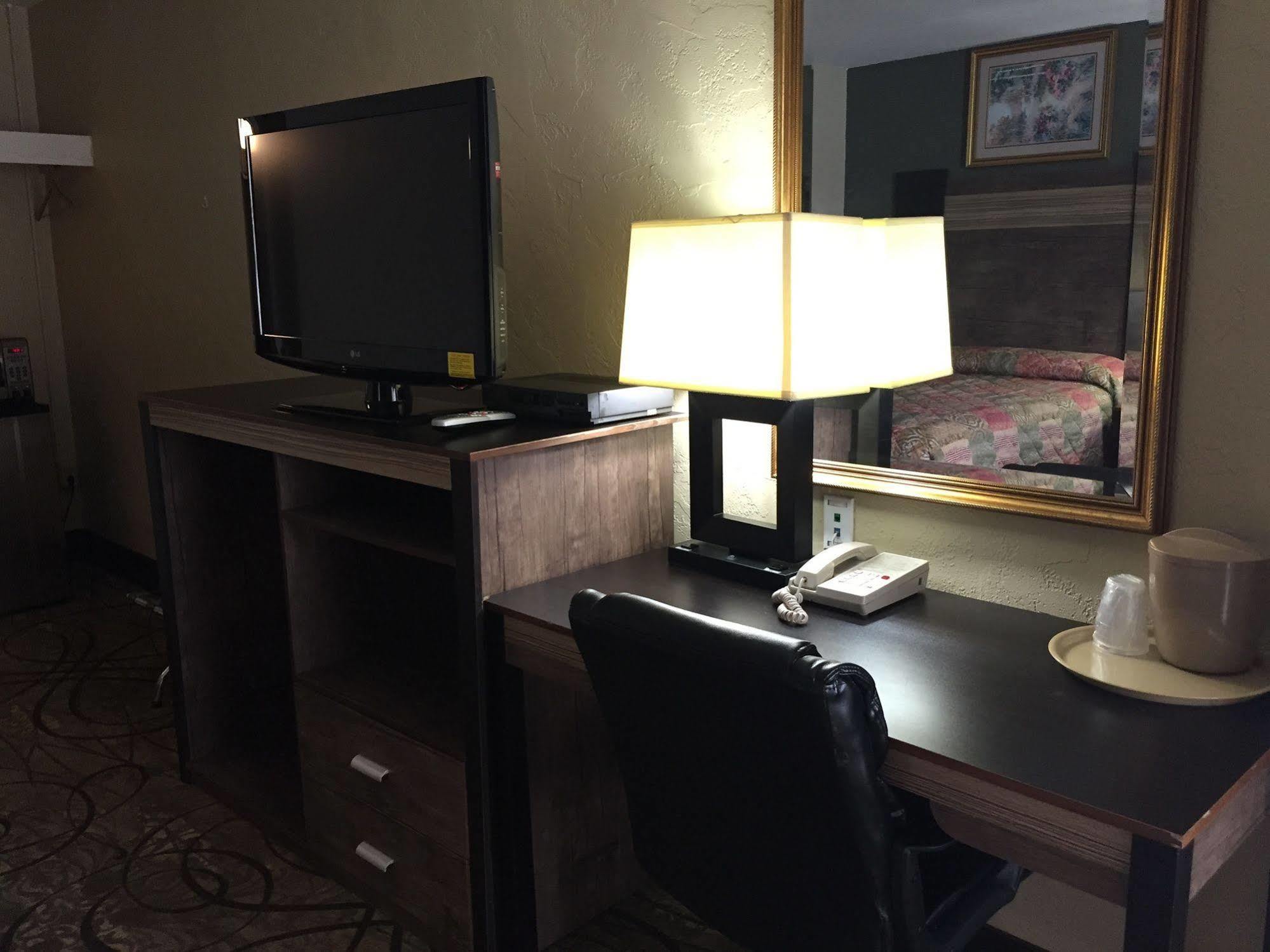 Track & Turf Motel ماونت لوريل المظهر الخارجي الصورة