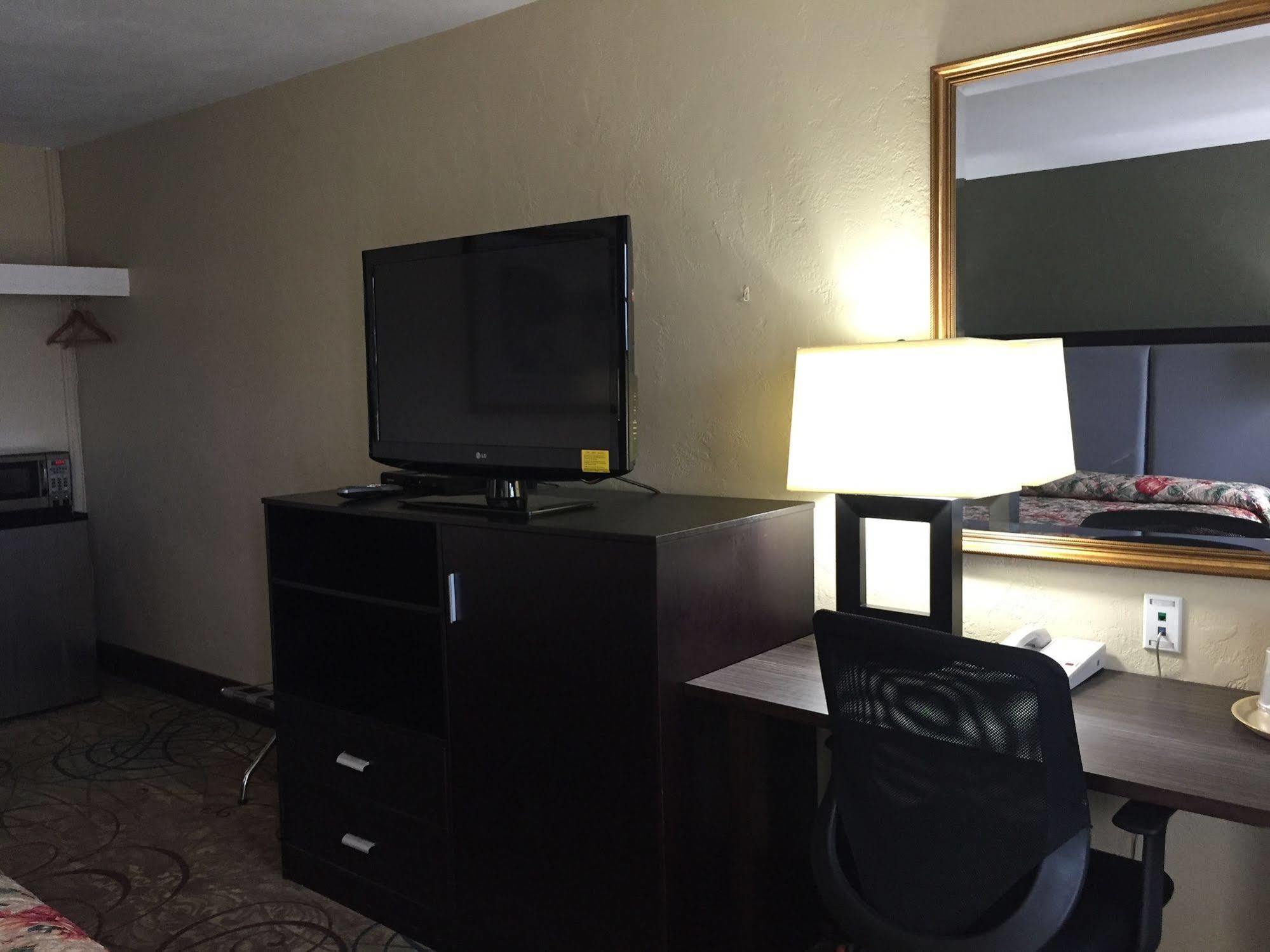 Track & Turf Motel ماونت لوريل المظهر الخارجي الصورة