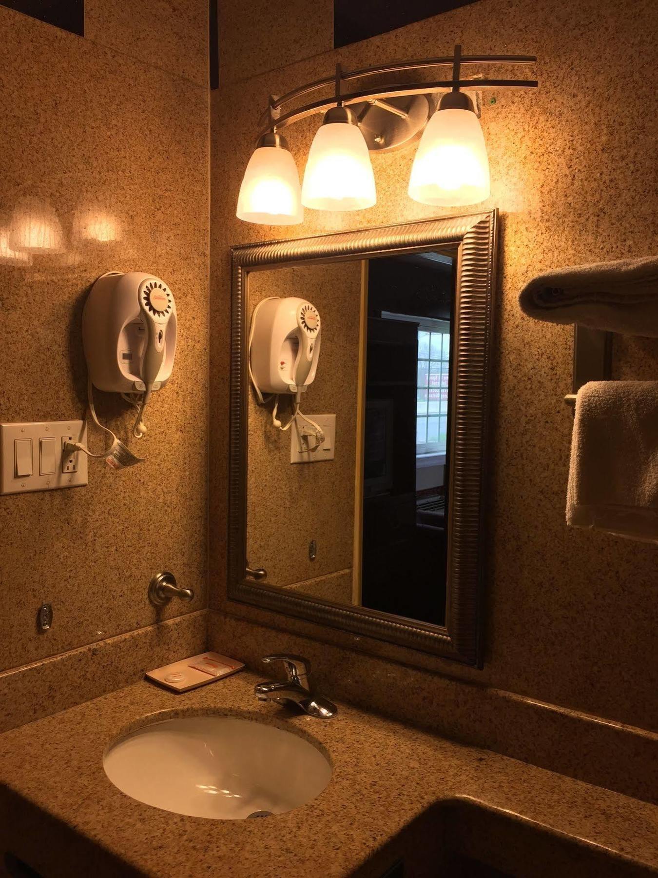 Track & Turf Motel ماونت لوريل المظهر الخارجي الصورة